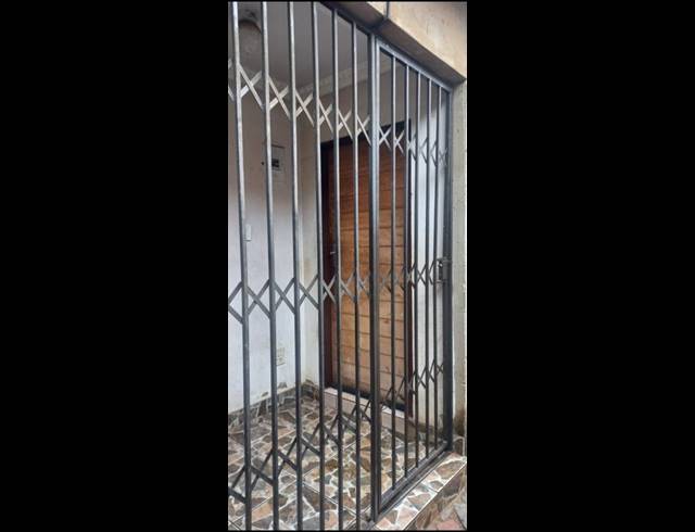 2 BEDROOM HOUSE FOR SALE IN PROTEA GLEN EXT